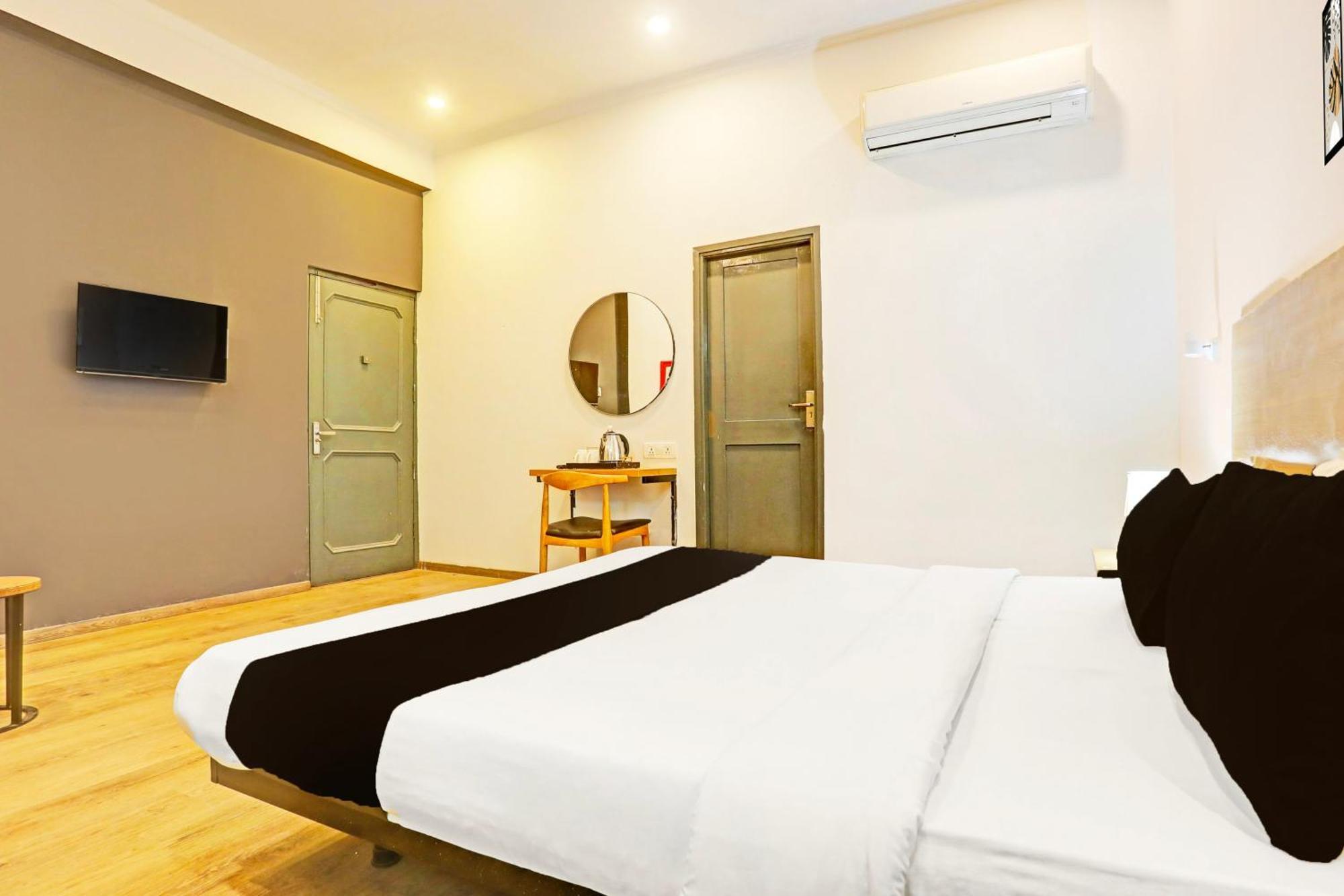 Super Townhouse Vijay Khand Gomti Nagar Λάκναου Εξωτερικό φωτογραφία